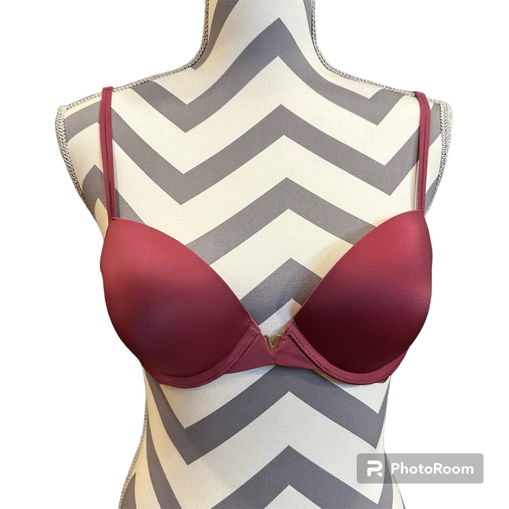 Victoria’s Secret push up 34B